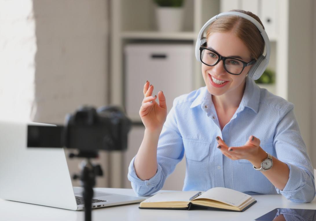 Participant consultant ses résultats de formation